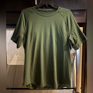 Men’s Lululemon License to Train Shirt - Green